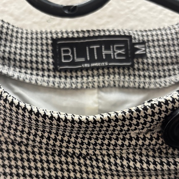 Elegant Women's Checked Cape Jacket dress - Picture 6 of 8